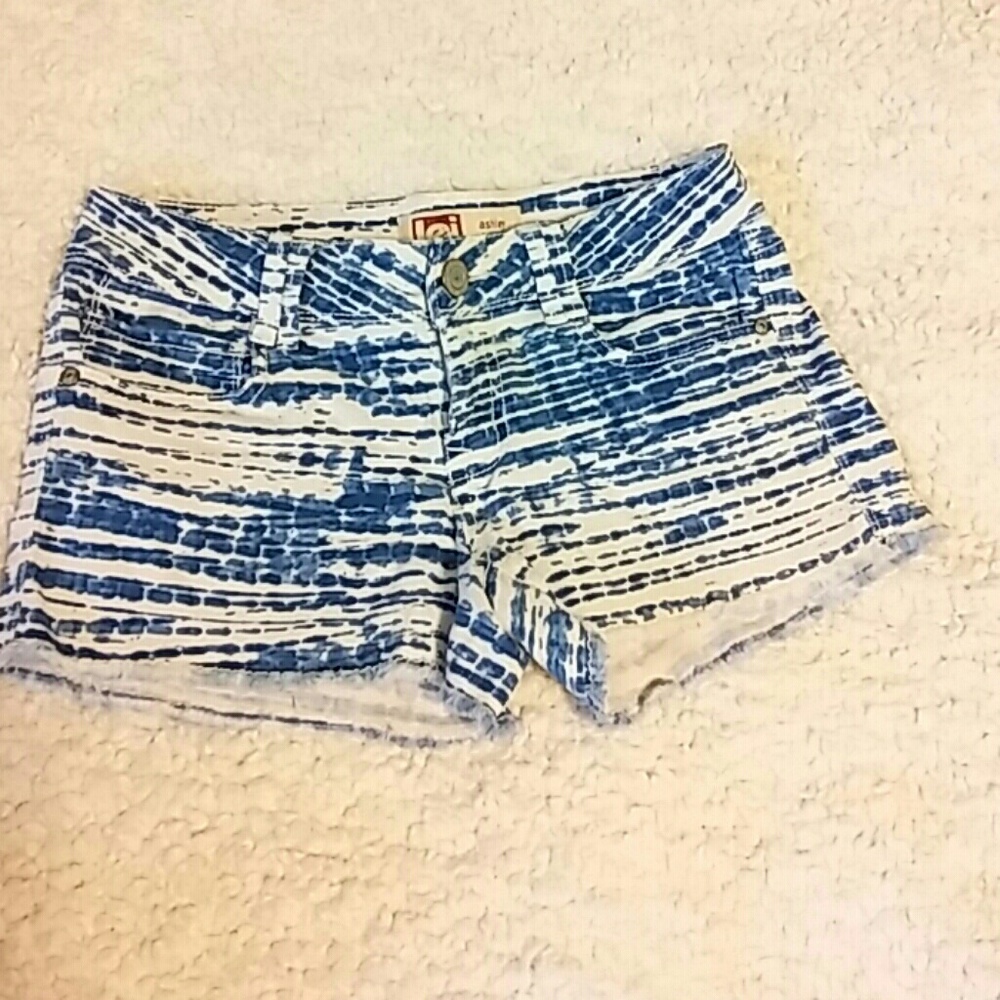 Lowrise blue tie dye jean shorts🌅